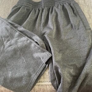 Under armor sweatpants 🌸bundle and save!!